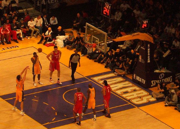 Pau Gasol shoots a free throw during the Lakers game, on October 26, 2010.