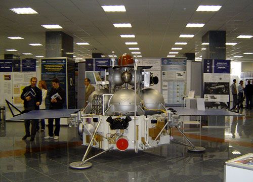 A full-scale mockup of the Fobos-Grunt lander.