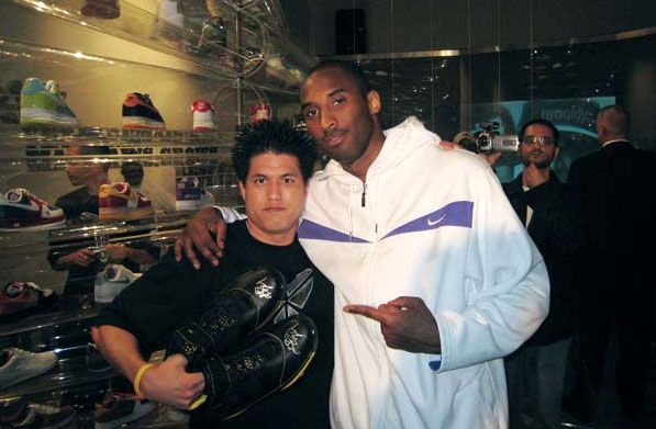 Richard Duong poses with Kobe Bryant at a basketball charity event in April of 2007.