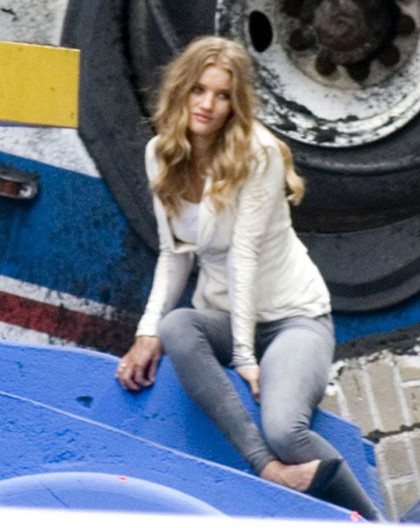 Rosie Huntington-Whiteley, who will play Carly in TRANSFORMERS 3, takes a break on set in Chicago.