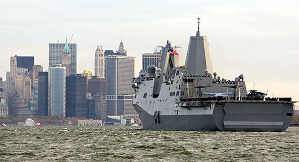 The USS NEW YORK approaches Manhattan after arriving at its namesake state on November 2, 2009.