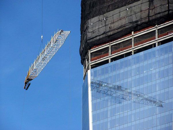 Workers hoist the boom assembly that will be used to install the antenna spire atop 1 WTC, on November 29, 2012.