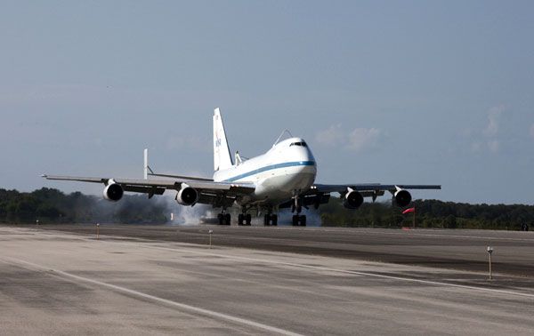The Shuttle Carrier Aircraft (SCA) that will transport Endeavour to Los Angeles International Airport touches down at Kennedy Space Center (KSC) on September 11, 2012.