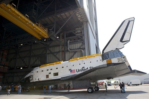 Space shuttle Atlantis is switched over from the VAB's transfer aisle to its high bay 4 for temporary storage, on February 2, 2012.