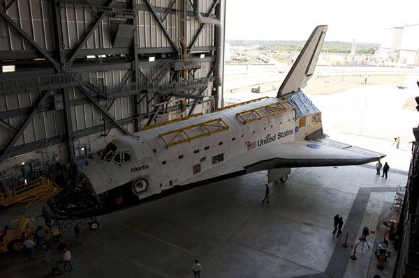 Space shuttle Atlantis enters the VAB's high bay 4 for temporary storge, on February 2, 2012.