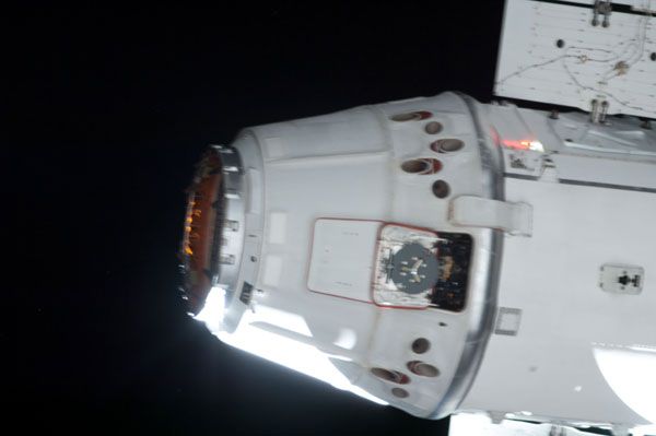 A close-up of the Dragon CRS-2 spacecraft prior to it being berthed to the ISS on March 3, 2013. A close-up of the Dragon CRS-2 spacecraft prior to it being berthed to the ISS on March 3, 2013.