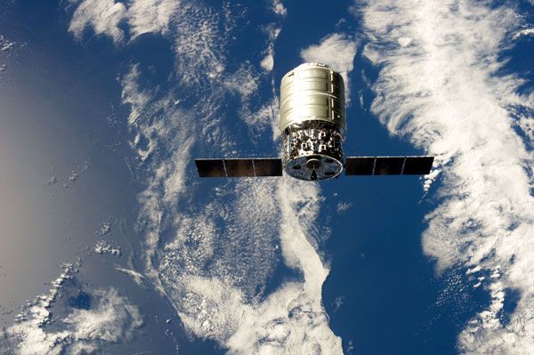 Cygnus Orb-D1 floats near the ISS as its robotic arm waits to grapple the cargo freighter on September 29, 2013. Cygnus Orb-D1 floats near the ISS as its robotic arm waits to grapple the cargo freighter on September 29, 2013.