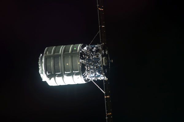 Cygnus Orb-D1 floats near the ISS as its robotic arm waits to grapple the cargo freighter on September 29, 2013. Cygnus Orb-D1 floats near the ISS as its robotic arm waits to grapple the cargo freighter on September 29, 2013.