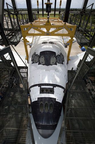 At Kennedy Space Center's (KSC) Shuttle Landing Facility (SLF), the orbiter Endeavour is mated to NASA 905 on September 14, 2012.