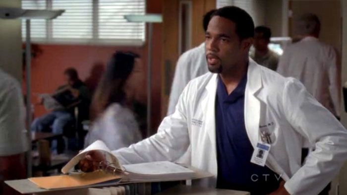 Dr. Ben Warren (Jason George) checks out a nurse (off-screen) that he has the hots for in GREY'S ANATOMY.