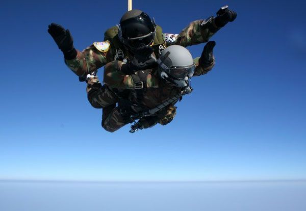HALO Tandem skydivers soar in the wild blue yonder.