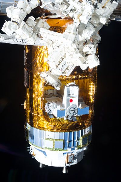 KOUNOTORI 4 is successfully berthed to the International Space Station on August 9, 2013. KOUNOTORI 4 is successfully berthed to the International Space Station on August 9, 2013.