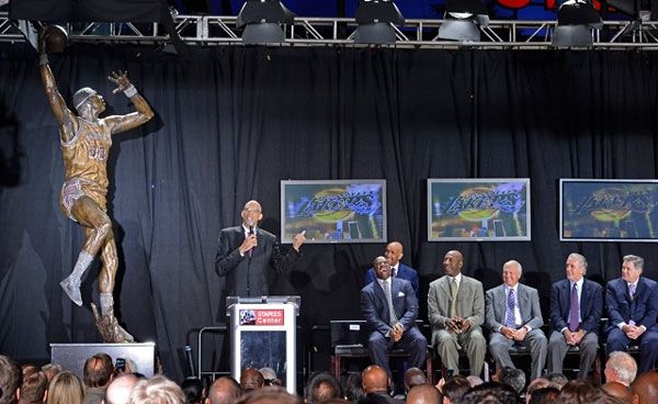 Lakers legend Kareem Abdul-Jabbar gives a speech after a statue honoring him is unveiled outside of STAPLES Center in Los Angeles, on November 16, 2012.
