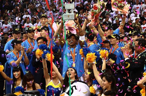 Stephon Marbury holds up the CBA trophy after leading the Beijing Ducks to the 2012 championship.
