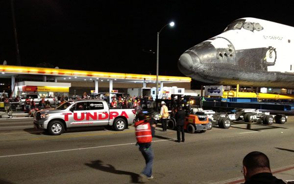 An ad featuring a Toyota Tundra pulling space shuttle Endeavour across Los Angeles' 405 freeway last year was aired during tonight's Vince Lombardi Trophy presentation.