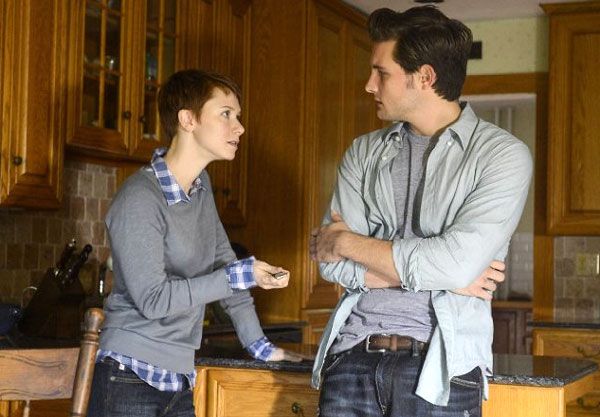 Valorie Curry and Nico Tortorella play two cult followers in THE FOLLOWING.
