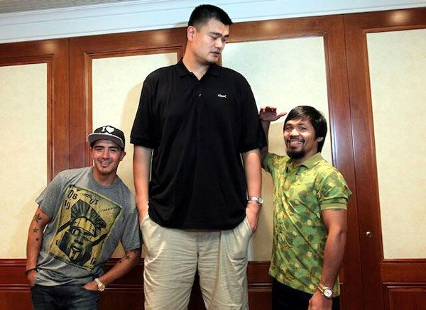 Manny Pacquiao and fellow boxer Brandon Rios pose with former NBA basketball player Yao Ming.
