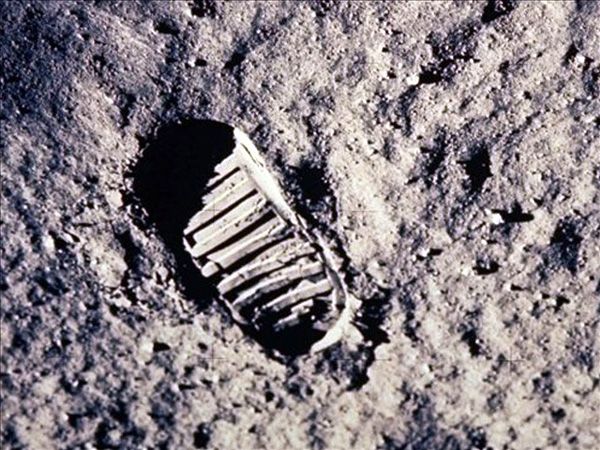 A footprint is left on the surface of the Moon by Apollo 11 astronaut Buzz Aldrin on July 20, 1969. A footprint is left on the surface of the Moon by Apollo 11 astronaut Buzz Aldrin on July 20, 1969.
