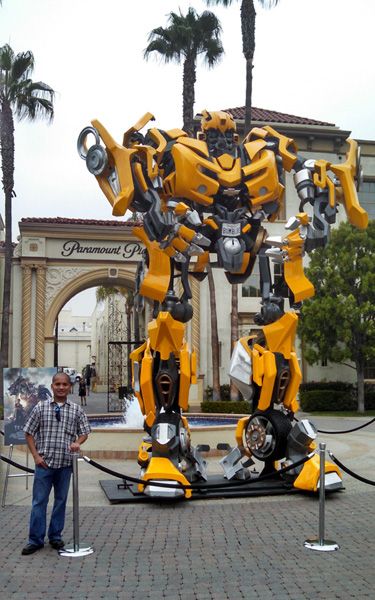 Posing with the full-scale Bumblebee prop (from the 2007 TRANSFORMERS movie) at Paramount Pictures in Hollywood, on June 30, 2014.