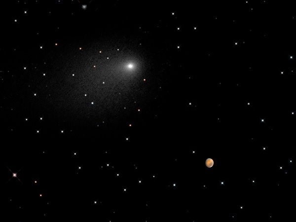 A composite image of comet Siding Spring and Mars, as taken by the Hubble Space Telescope on October 18-19, 2014.