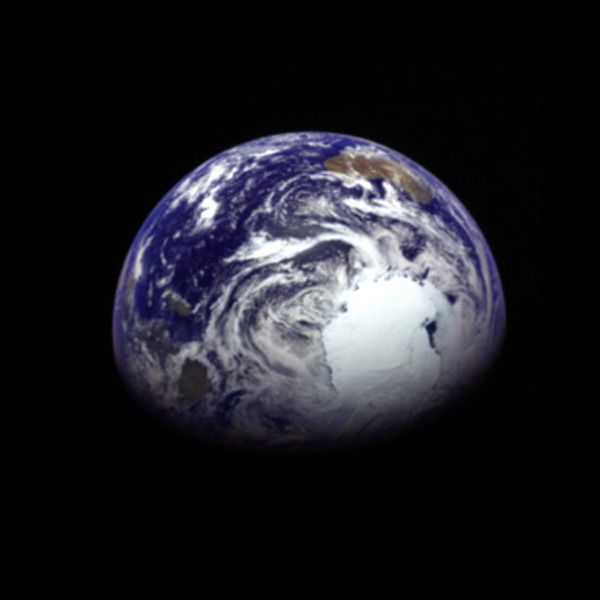 An image of Earth that the Hayabusa 2 spacecraft took on December 4, 2015 (Japan Standard Time) as it flew away from our home planet following a gravity assist maneuver the day before.