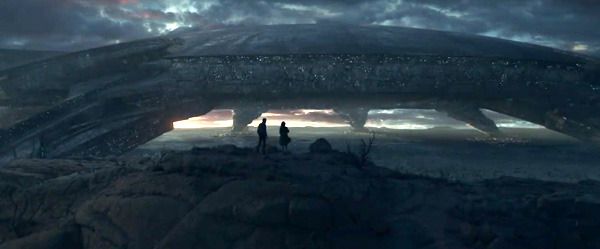 Two humans gaze at an alien structure on Earth in INDEPENDENCE DAY: RESURGENCE. Two humans gaze at an alien structure on Earth in INDEPENDENCE DAY: RESURGENCE.