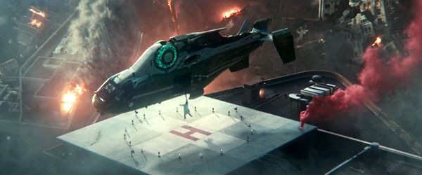 An alien-hybrid helicopter comes to the rescue in INDEPENDENCE DAY: RESURGENCE. An alien-hybrid helicopter comes to the rescue in INDEPENDENCE DAY: RESURGENCE.