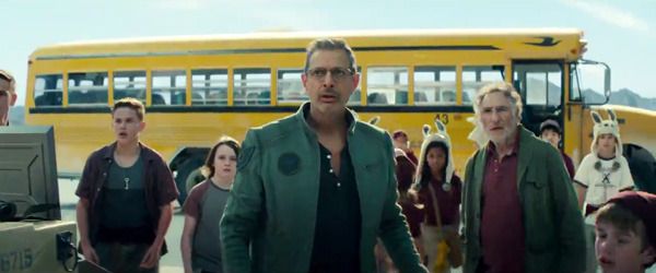 David Levinson (Jeff Goldblum), his father Julius (Judd Hirsch) and a group of kids watch the alien attack in INDEPENDENCE DAY: RESURGENCE. David Levinson (Jeff Goldblum), his father Julius (Judd Hirsch) and a group of kids watch the alien attack in INDEPENDENCE DAY: RESURGENCE.