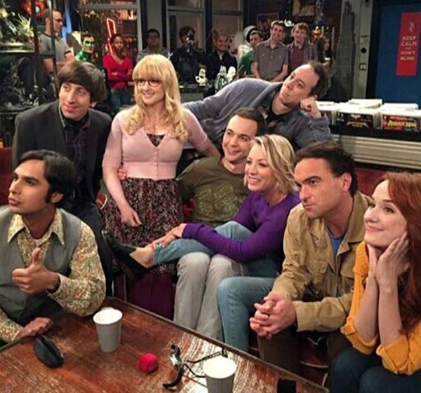 The main cast of THE BIG BANG THEORY pose for a group photo after filming a scene for Episode 9.4: 'The 2003 Approximation' (Original Air Date: October 12, 2015).