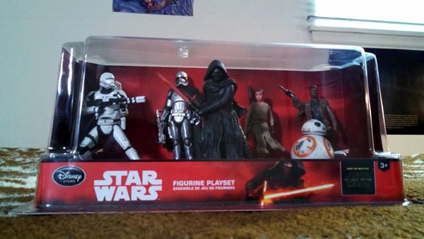 THE FORCE AWAKENS figurine playset that I bought from the Disney Store at my local mall on 'Force Friday,' September 4, 2015.