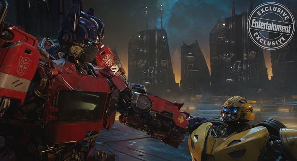 A screenshot of Optimus Prime conferring with B-127 on Cybertron in BUMBLEBEE. A screenshot of Optimus Prime conferring with B-127 on Cybertron in BUMBLEBEE.