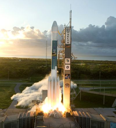 A Delta II rocket carrying NASA's asteroid and dwarf planet-bound Dawn spacecraft launches from CCAFS in Florida...on September 27, 2007.
