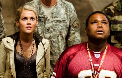 Maggie Madsen (Rachael Taylor) and Glen Whitmann (Anthony Anderson) check out Megatron in the Sector 7 facility.