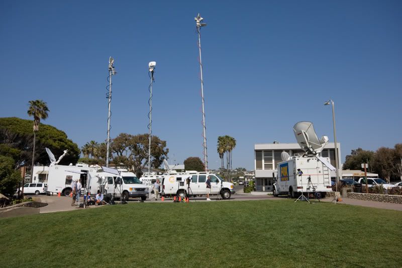 IMAGE: http://img.photobucket.com/albums/v484/YZ29/shark2.jpg