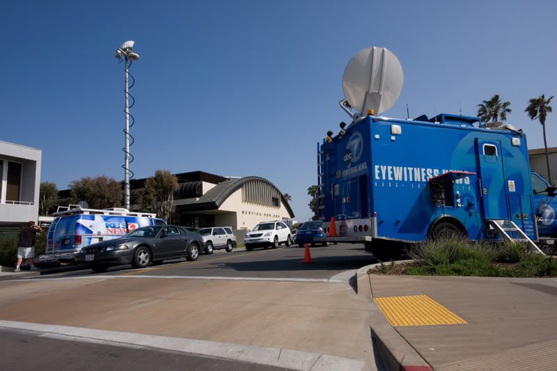 IMAGE: http://img.photobucket.com/albums/v484/YZ29/shark3.jpg