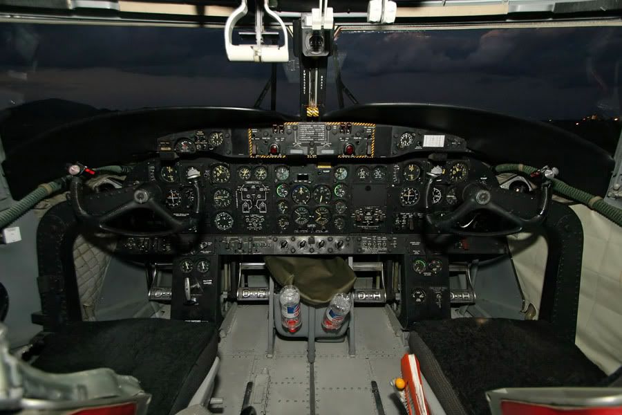 cockpit_A4-195_YBMC_100909.jpg