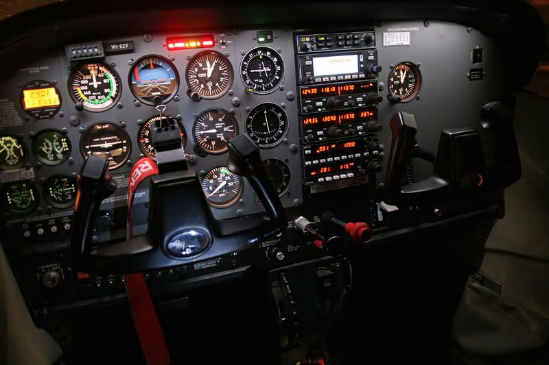 cockpit_VH-BZV_YPJT_140608.jpg
