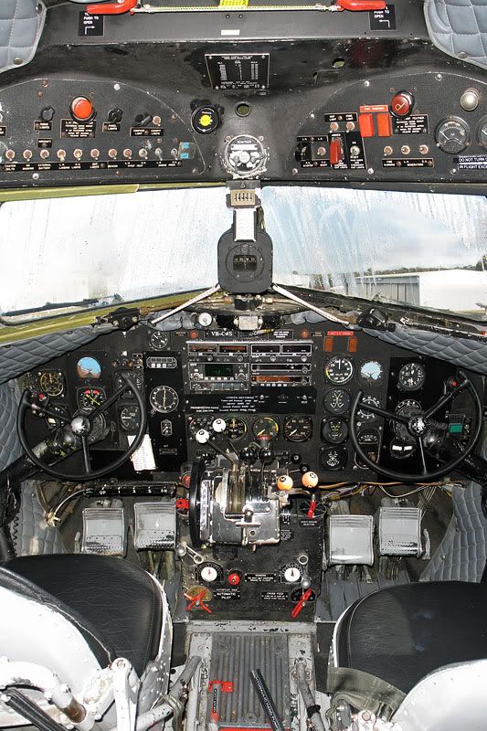 cockpit_VH-CWS_YPJT_260708.jpg
