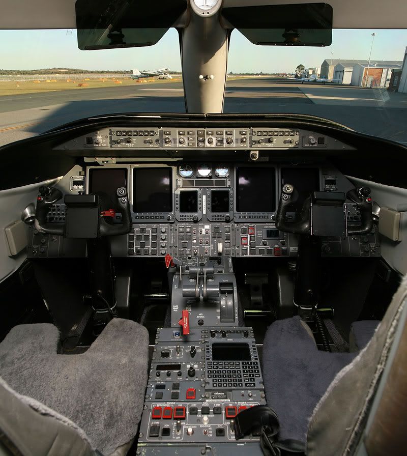 cockpit_VH-SQD_YPJT_180508.jpg