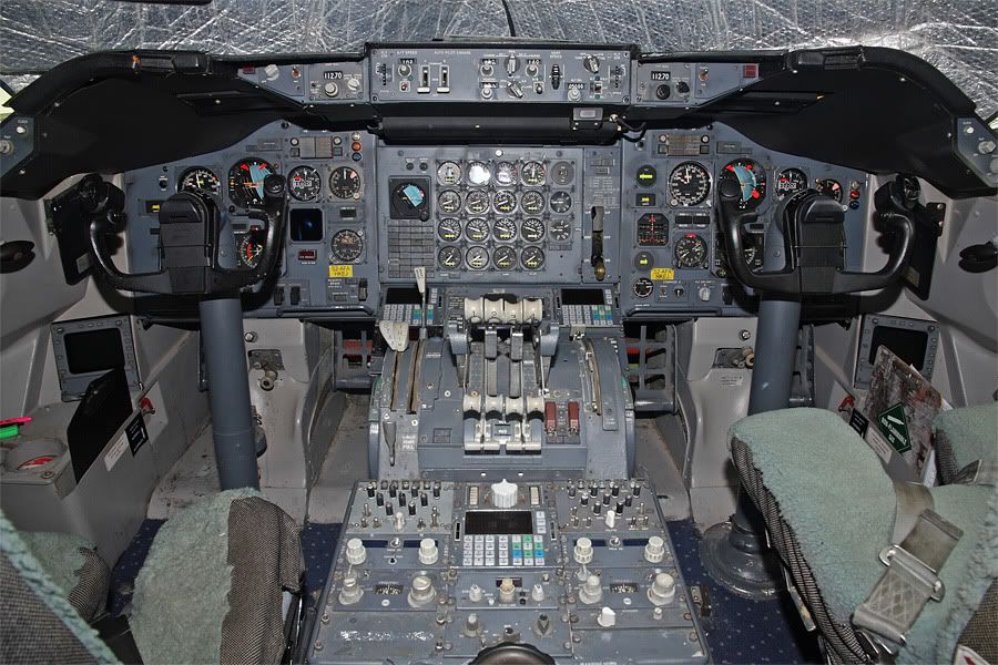 cockpit_S2-AFA_WMKJ_141210.jpg