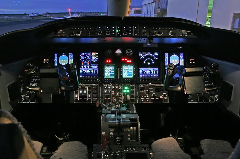 cockpit-LJ45_VH-SQM_YPJT_280208.jpg