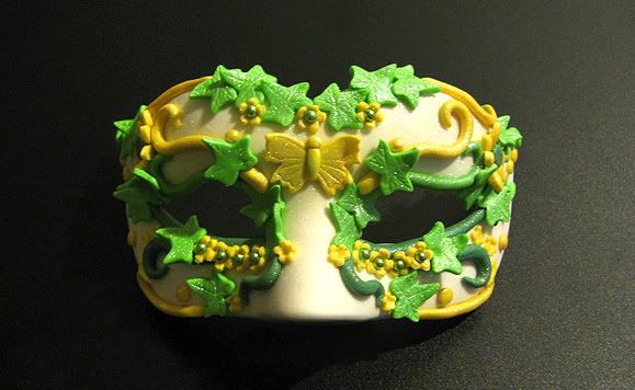 http://img.photobucket.com/albums/v488/Naera/fondantmask.jpg