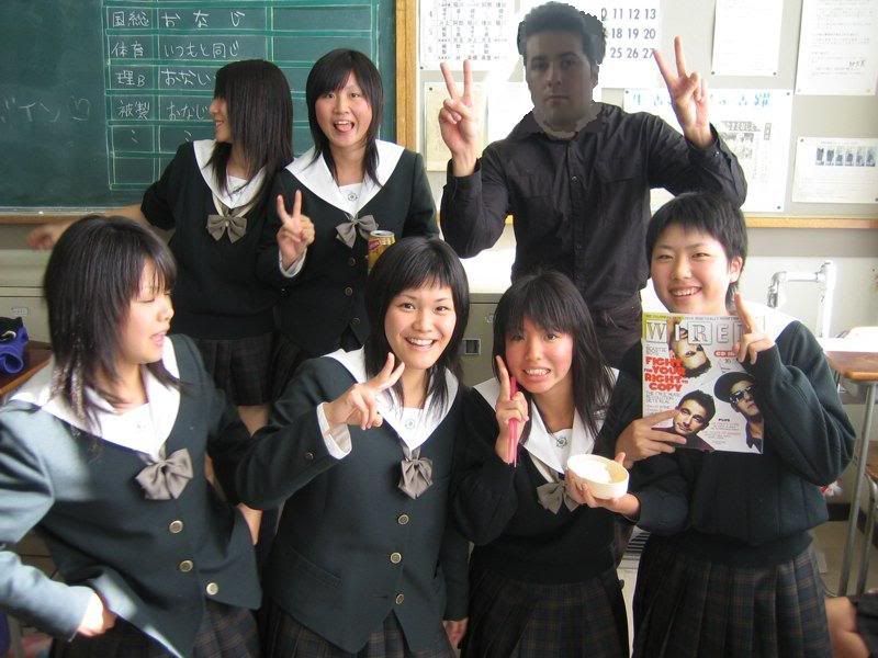 http://img.photobucket.com/albums/v490/s14_2Nv/japaneseschoolgirlwatch-lg.jpg