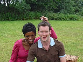 http://img.photobucket.com/albums/v492/MacGuffin3/lisa_ianto.jpg