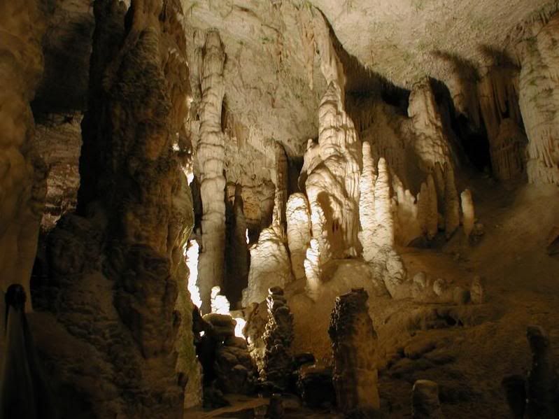 12_pillars_and_stalagmites.jpg