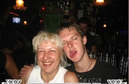 [img width=449 height=294]http://img.photobucket.com/albums/v493/Raytheon-NM/chick.jpg[/img]