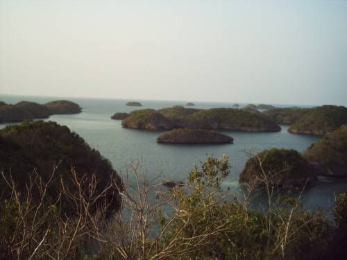 photo courtesy of wikipedia- hundred islands. thanks to photobucket.com