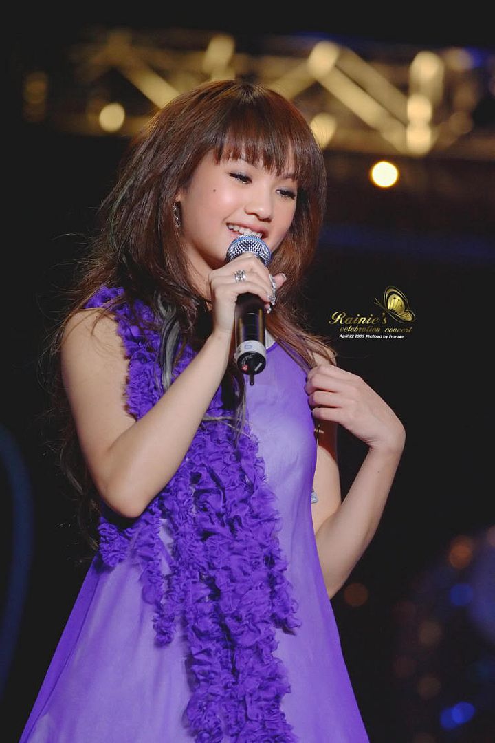 Rainie Yang Concert Pics And More Global Celebrities Soompi