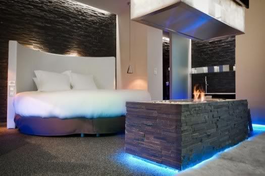 the-lovez-vous-suites-interior-design-the-seven-hotel-in-paris-525x349.jpg