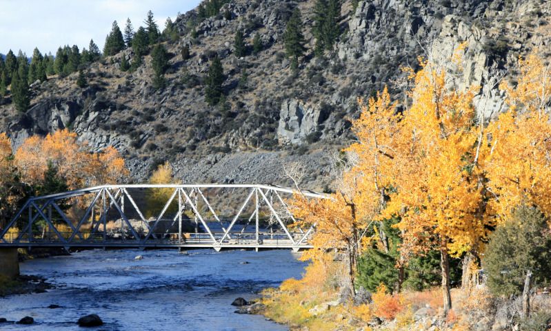 IMAGE: http://img.photobucket.com/albums/v497/mtblackdog/TheDivideColors.jpg